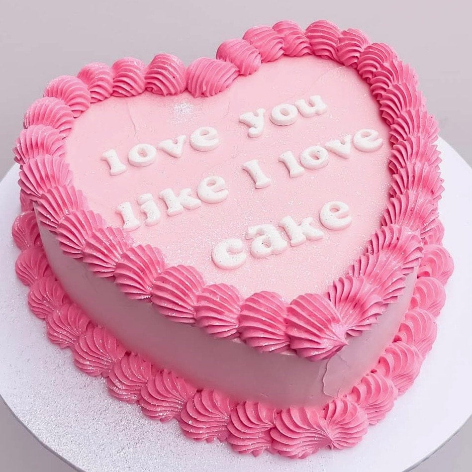 Retro text heart cake | Heart cake design, Cake, Cake design